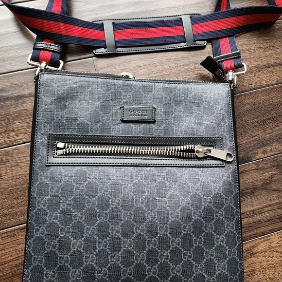 Authentic Gucci GG messenger bag - Picture 2 of 12